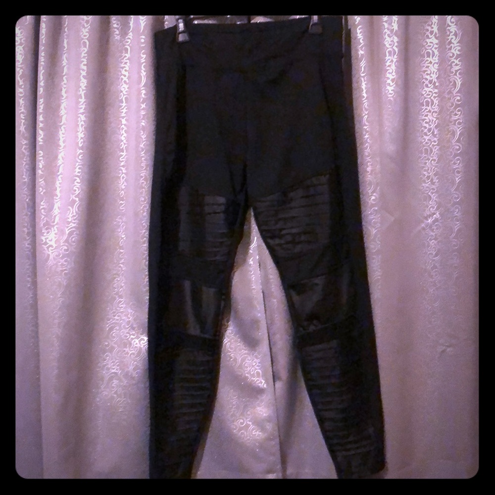 Black modern work out/ dance leggings!